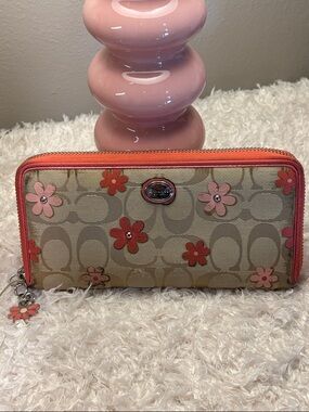 ✨Live Show Listing✨ Coach Wallet